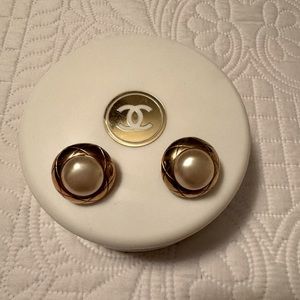 Vintage Chanel pearl earrings